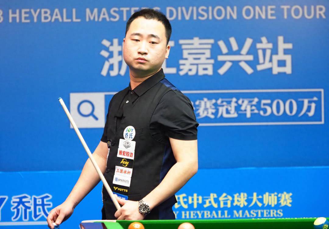 体育英超：曼联1-0伯恩利登顶积分榜榜首